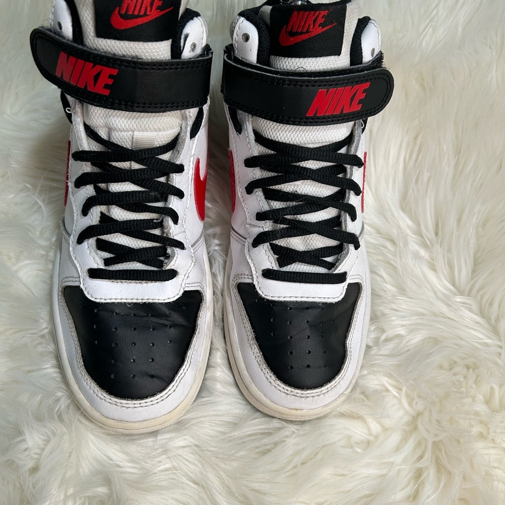 Nike High-Top Sneakers Black White Red size 4Y